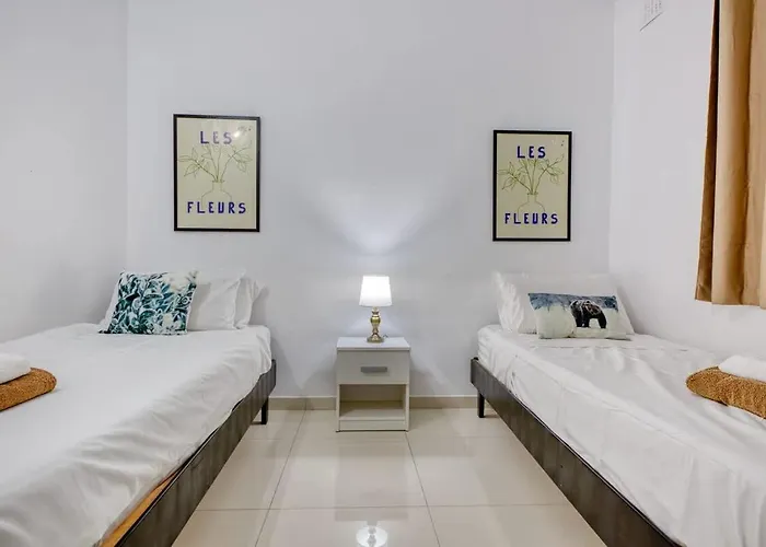 Mellieha With Sea Views & Magical Sunsets Appartement *