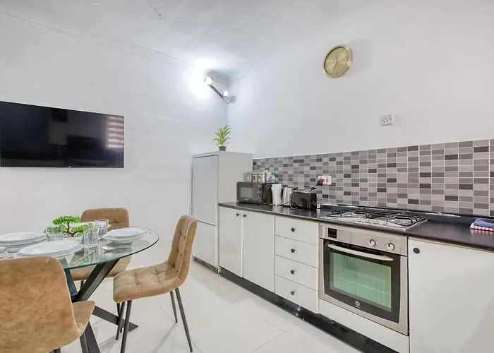 Mellieha With Sea Views & Magical Sunsets Appartement *