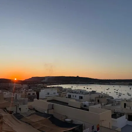 Magical Sunsets, Top Floor 2Br ,Walk To Beach Appartement Is-Sellum