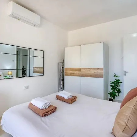 Appartement Magical Sunsets, Top Floor 2Br ,Walk To Beach