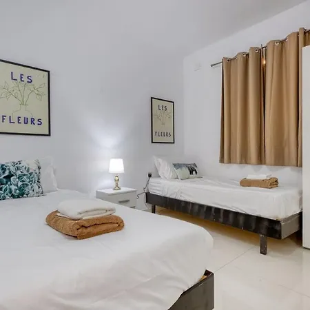 Magical Sunsets, Top Floor 2Br ,Walk To Beach