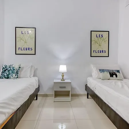 Magical Sunsets, Top Floor 2Br ,Walk To Beach Appartement *