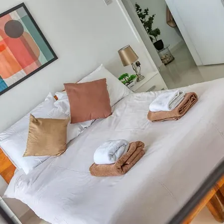 Magical Sunsets, Top Floor 2Br ,Walk To Beach Is-Sellum